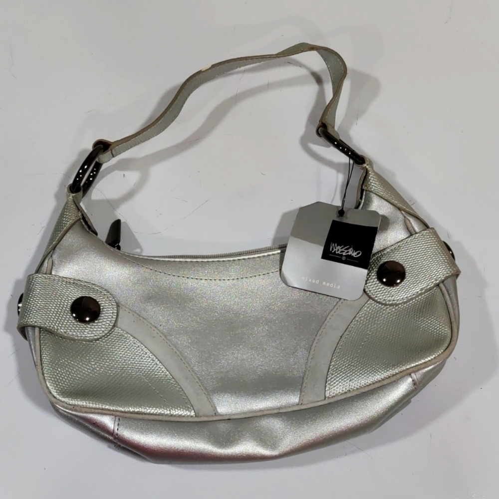 New- Silver Mossimo purse with zipper.